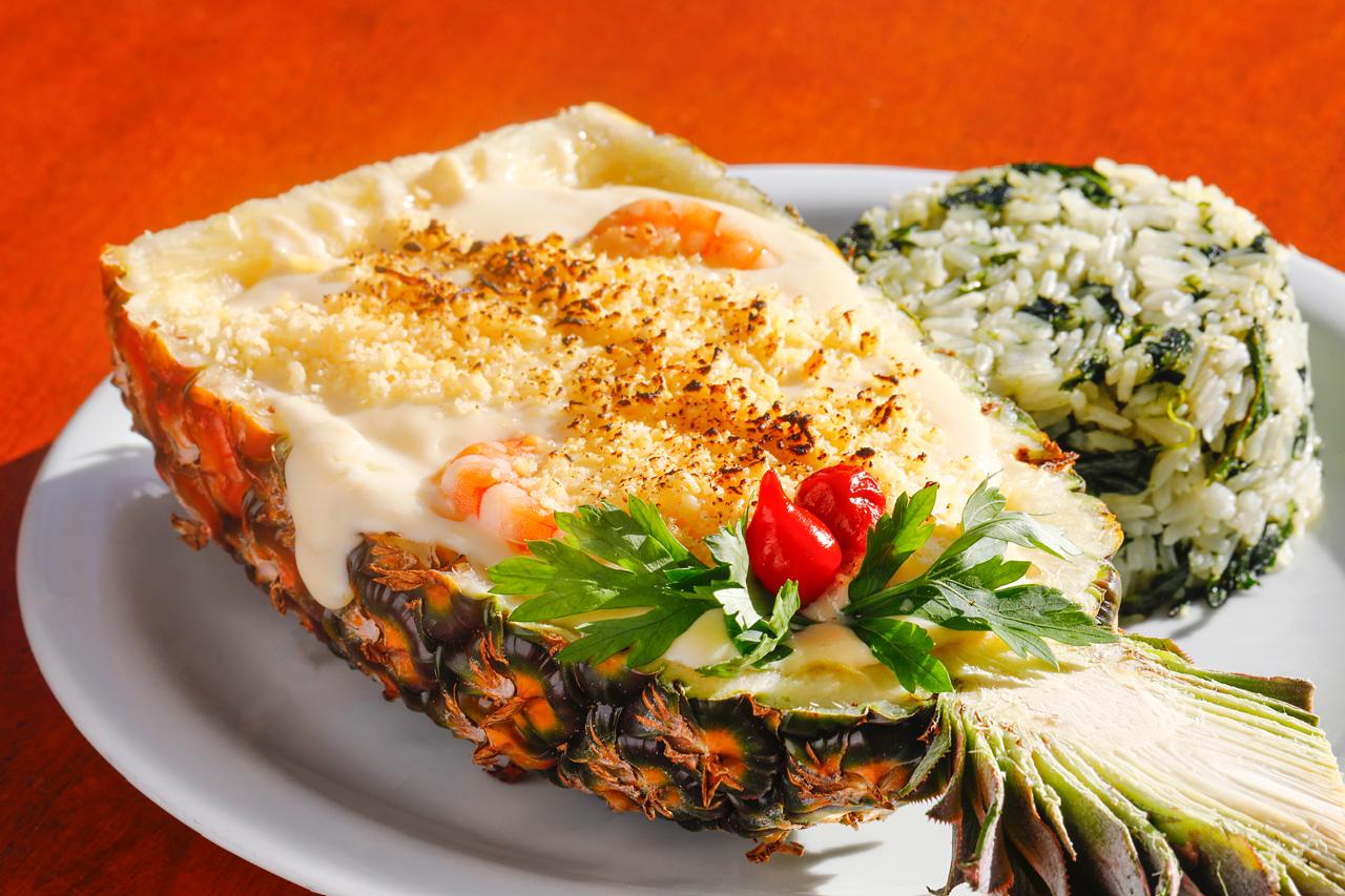 Camarão ao abacaxi gratinado com arroz de brócolis